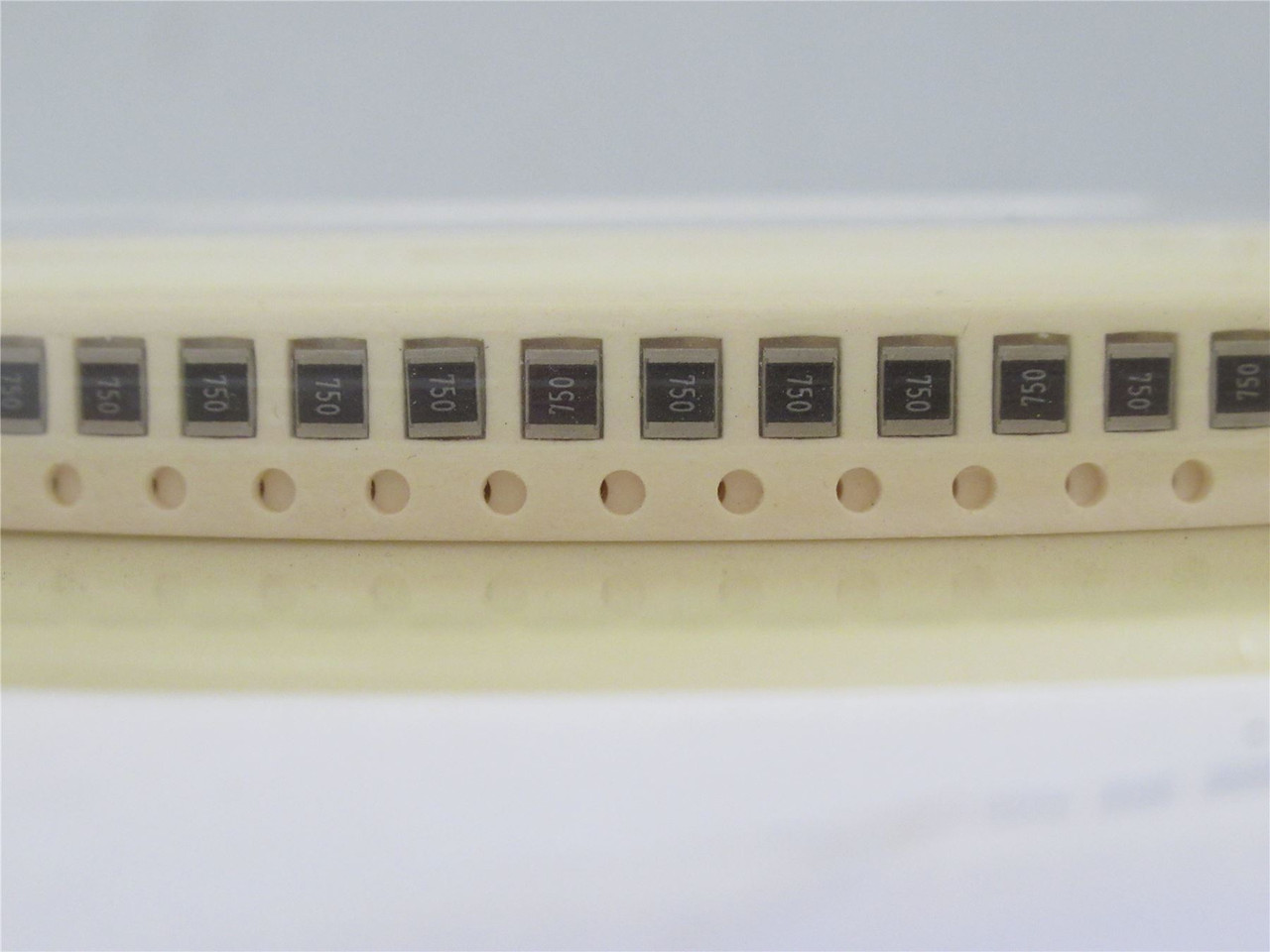 Venkel CR1210-2W-750JT; Lot-3900 Chip Resistor; 75ohm