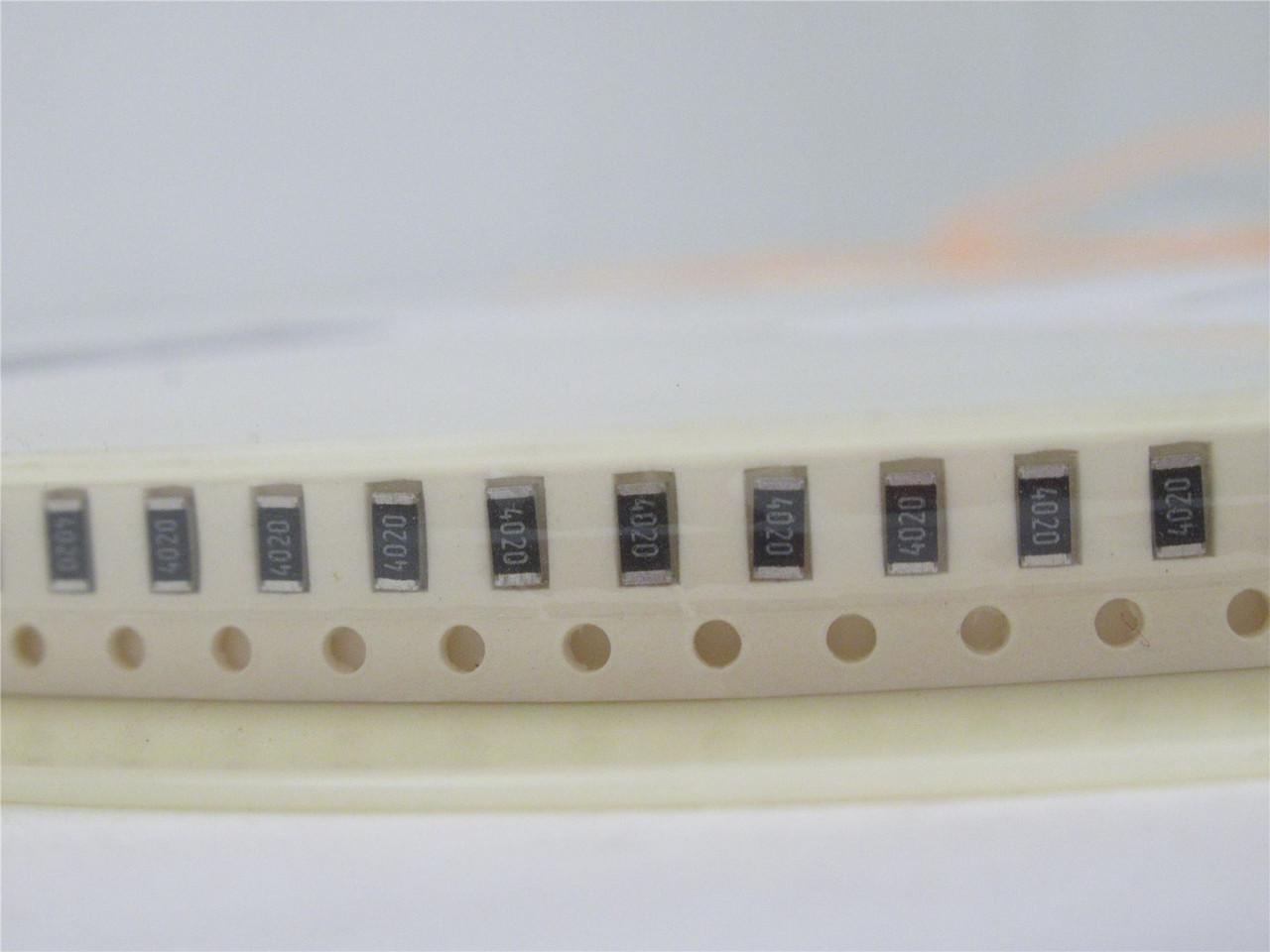 Vishay DALCRCW12064020FT; Lot-4800 Thick Film Resistor 402ohm