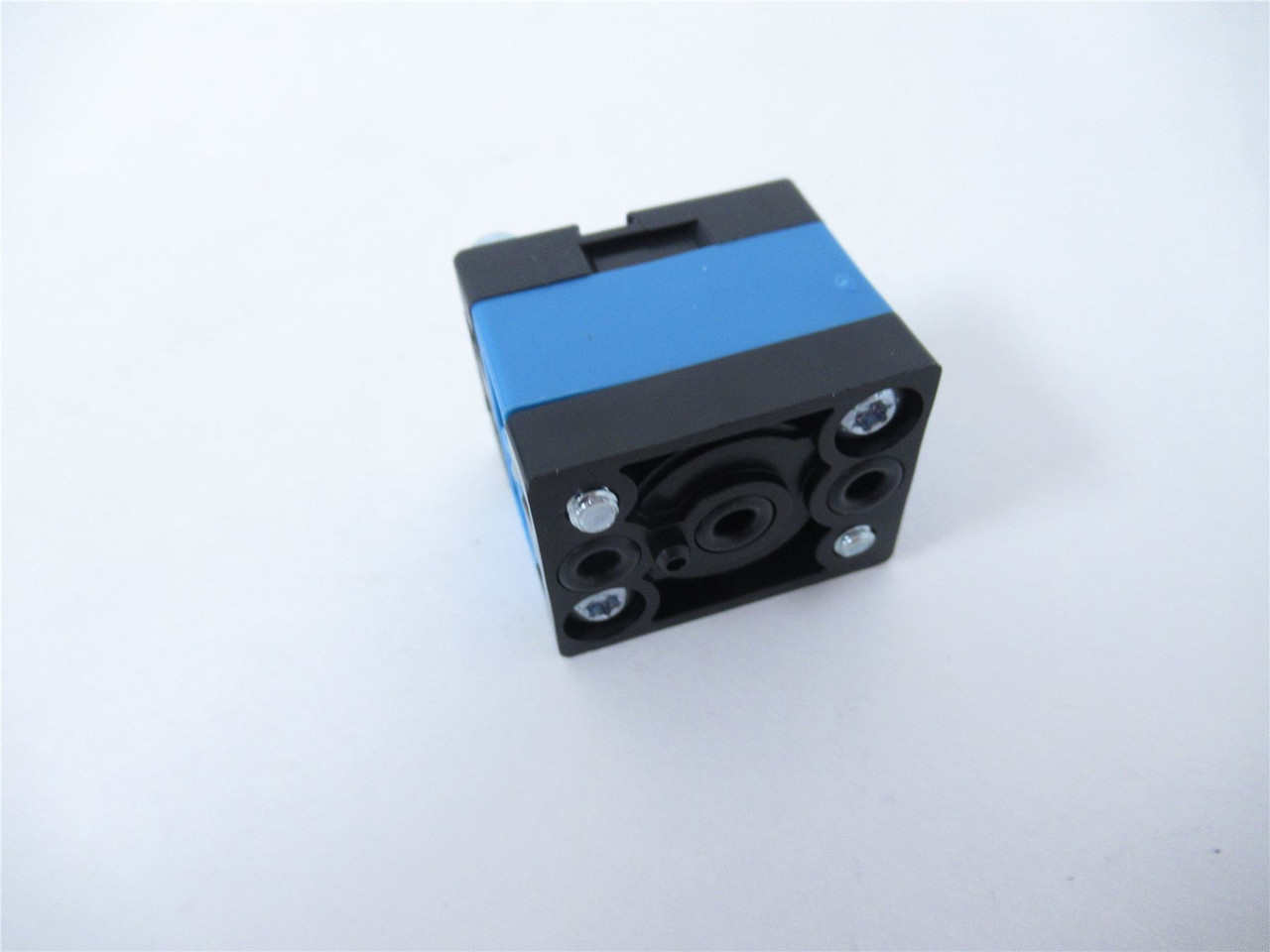 Crouzet 81521501; Logic "OR" Element; Pneumatic; Base Mounted