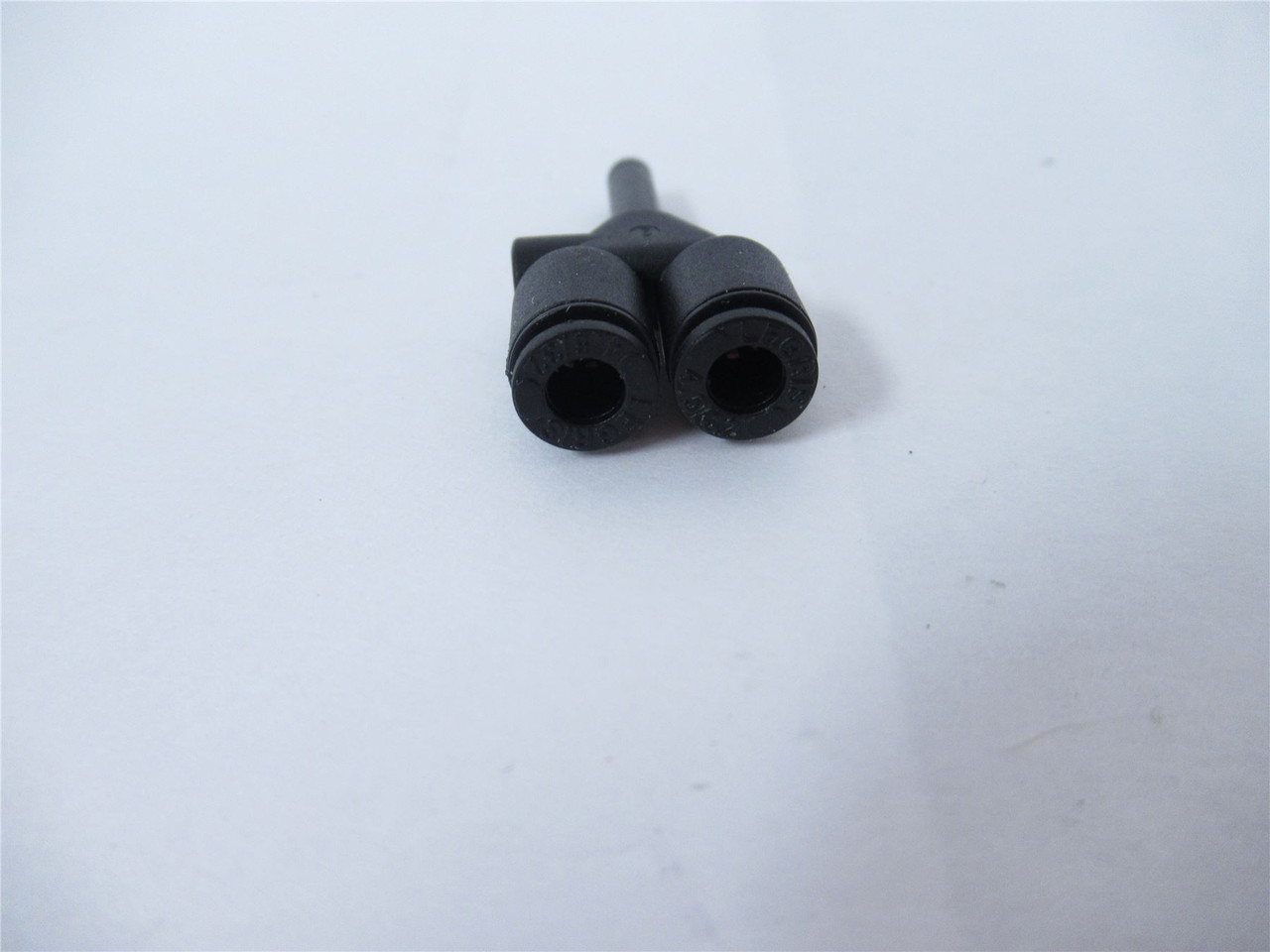 Legris  3142 04 00; Lot-10 Y Tube-to-Tube Adaptor 4mm x 4mm