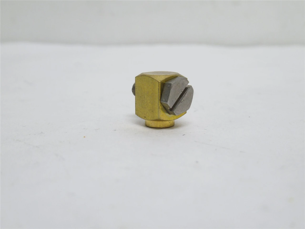 Videojet SP205983; Lot-2; Flow Control Fitting 90Deg; 1/8"