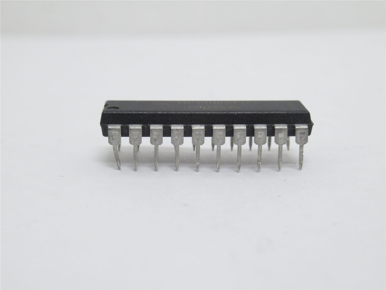 Onesemi MC74HC573AN; Lot-5 Transparent Latch;  2-6V