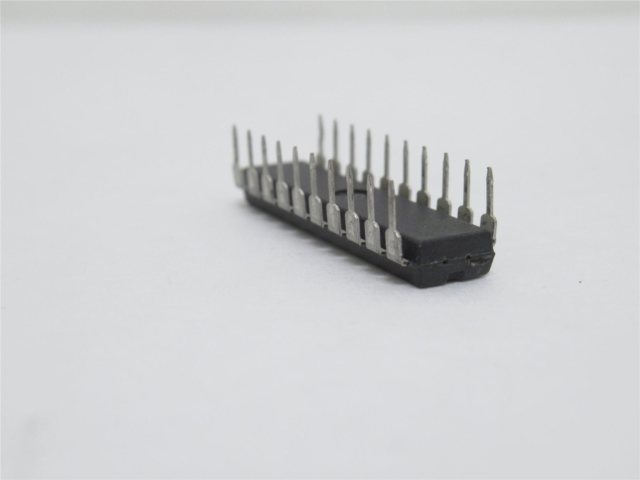 Onesemi MC74HC573AN; Lot-5 Transparent Latch;  2-6V