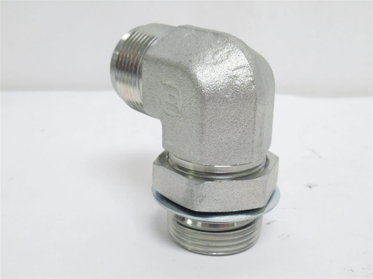 Brennan 6801-16-16-NWO-FG; Elbow Fitting 90Deg 1 JIC x 1 BOSS