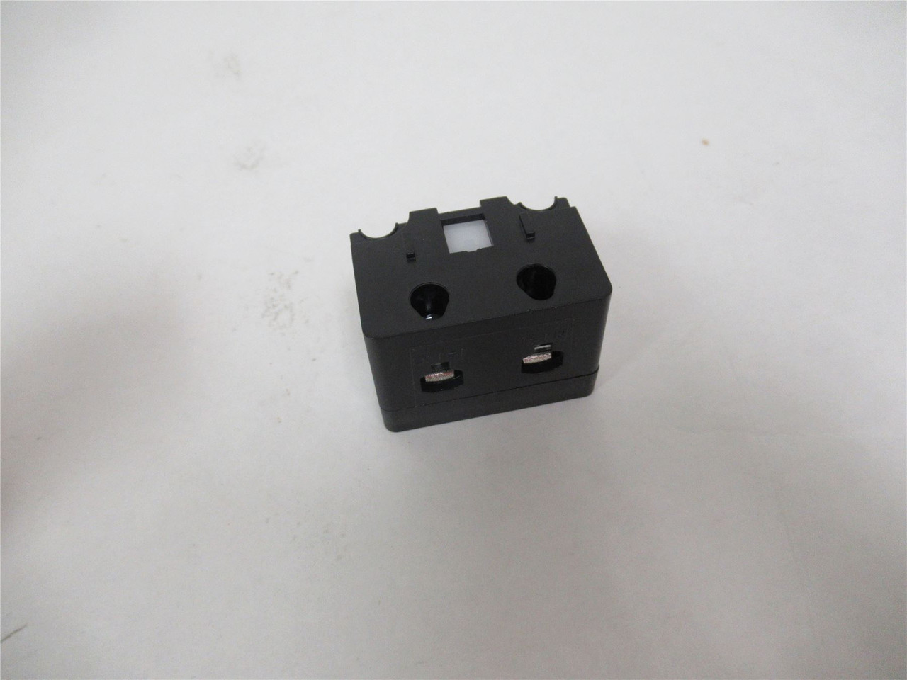 Allen-Bradley 800T-TFXTQH2R; Switch 30mm Pushbutton LED Lamp