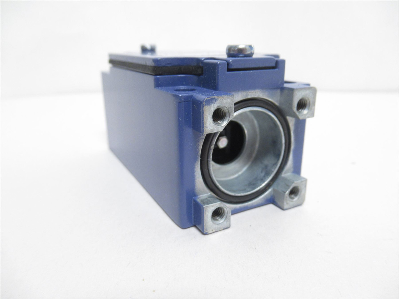 Telemecanique XCKJ1305955; Limit Switch; 3A; 240VAC+OPT