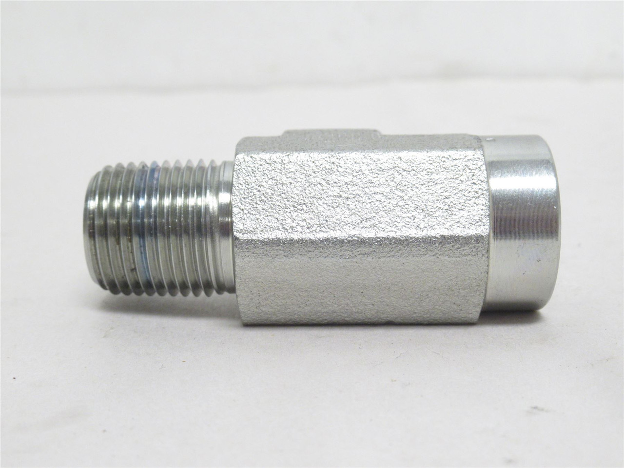 Discount Hose 5603-8-8-8; Street Tee; 1/2NPT x 1/2NPT x 1/2NPT