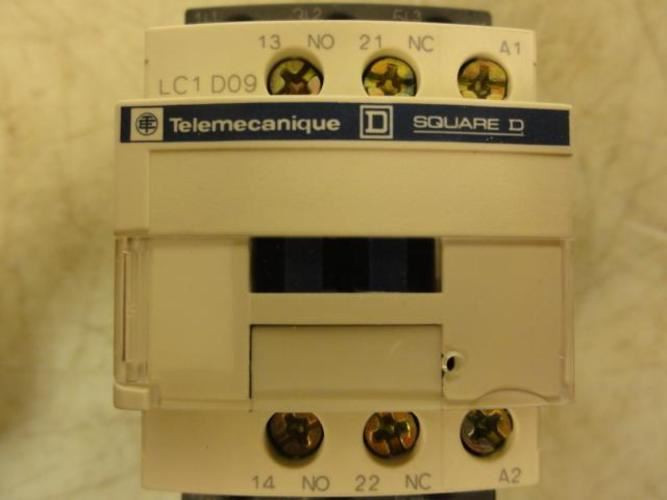 Telemecanique LC1D09G7; Contactor 9A 3P 600V "Broken Mount"