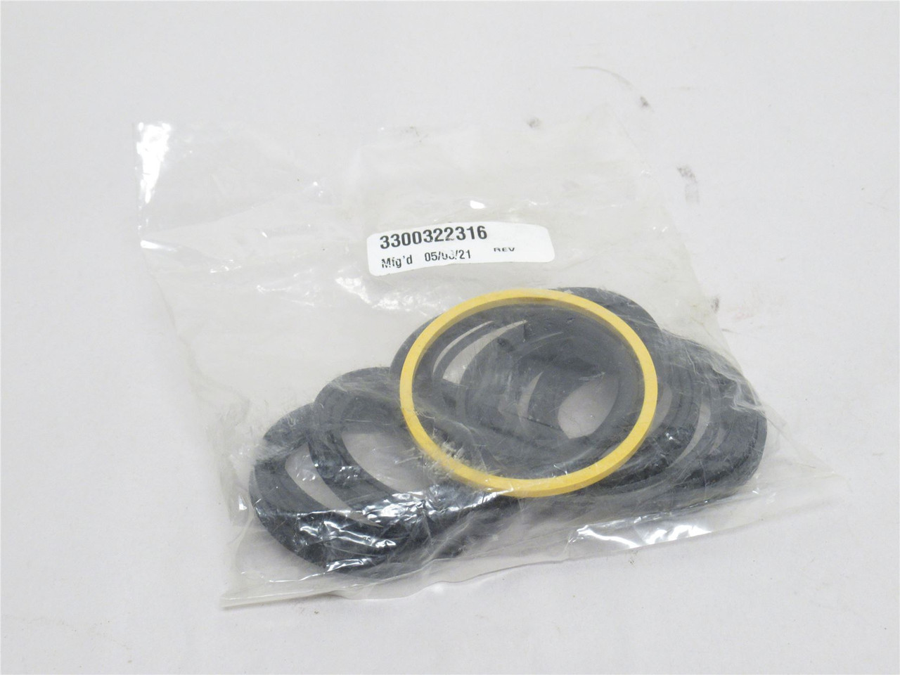 MFG- 3300322316; Cylinder Seal Kit; Size: 2-1/2"