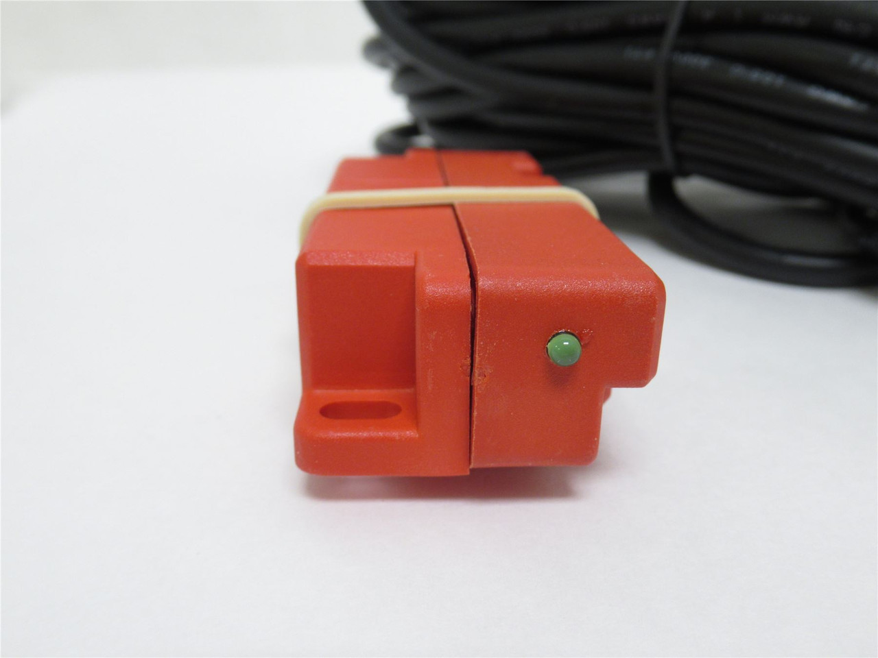 ABB 2TLA050058R6100; Coded Non-Contact Safety Switch; 1NO+2NC