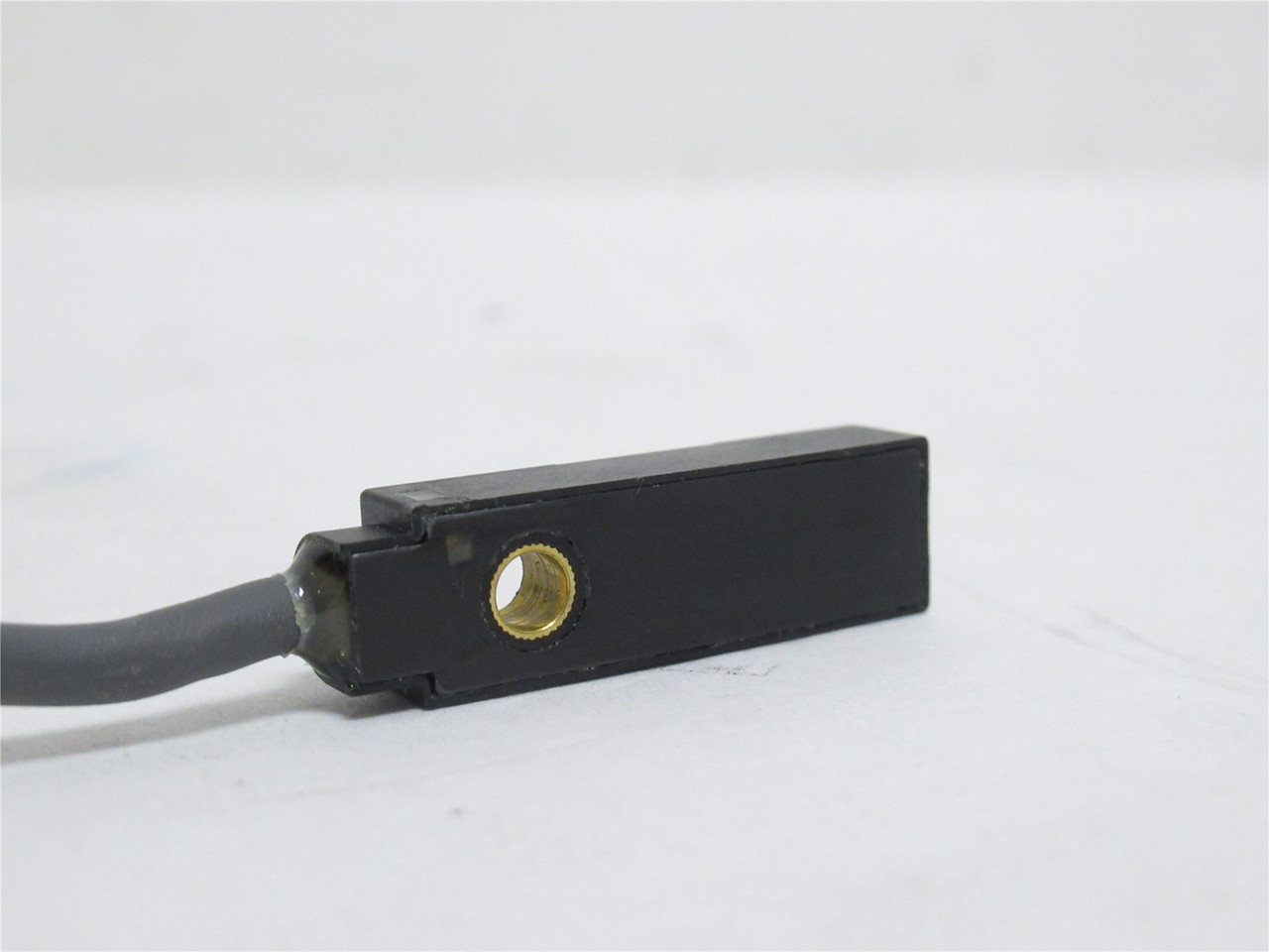 Omron TL-W1R5MC1; Proximity Switch; 12-24VDC; 100mA Max