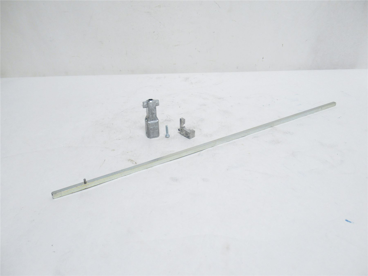 Siemens CFSS5400HN; Operating Handle Shaft; 5mmOD Sq x 400mm