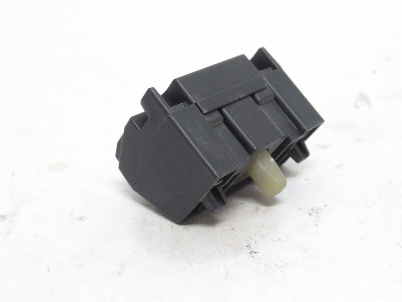 Siemens 52BAK; Momentary Contact Block; 10A; 600VAC; 1-NO