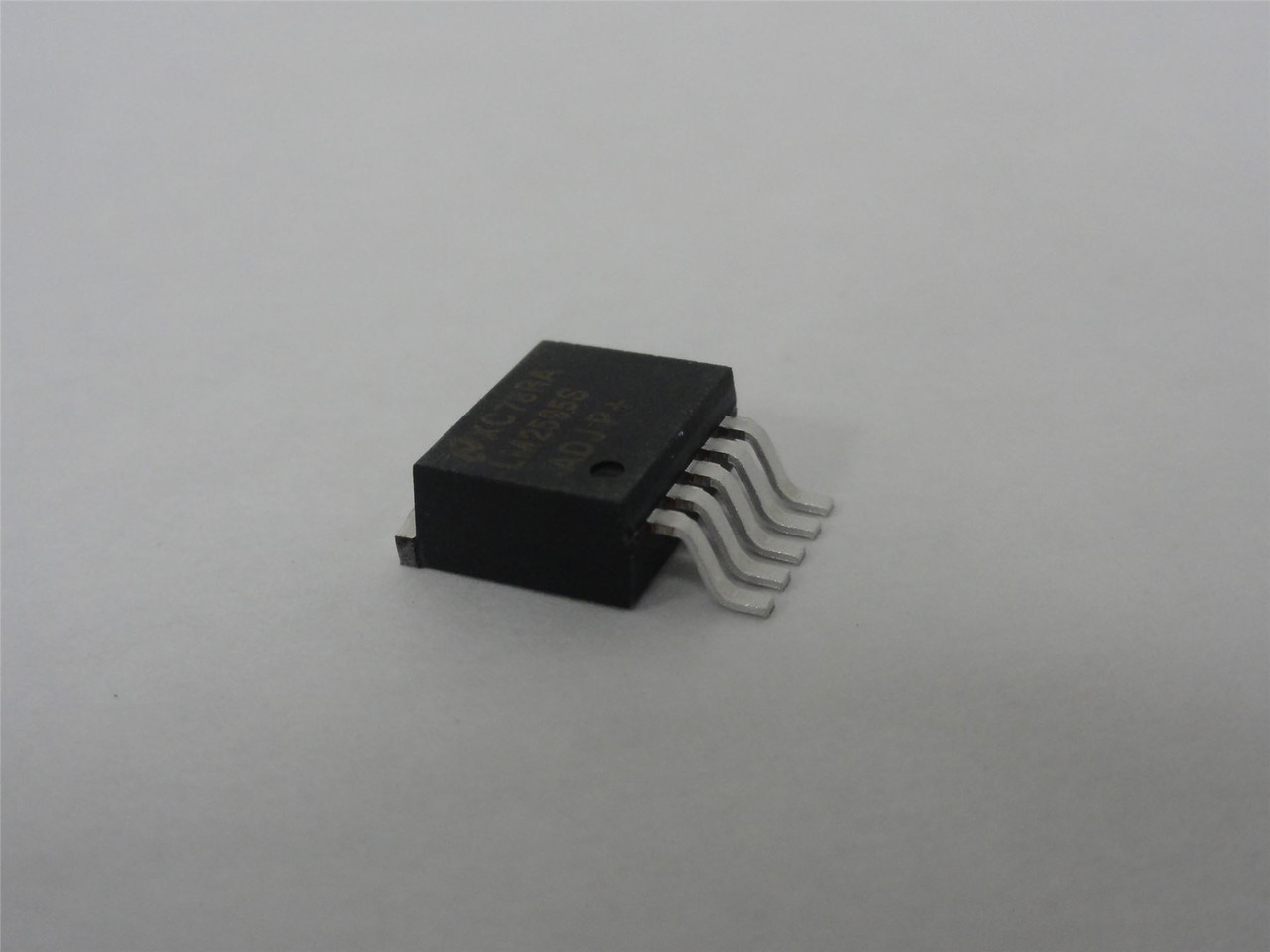 Texas Instruments LM2595S-ADJ/NOPB; Lot-7 IC Reg 1.2V 1 Output