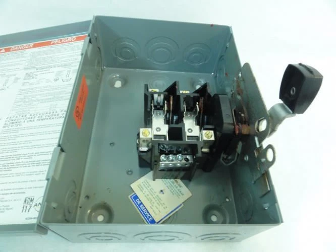 Square D D221N; Fusible Switch; 30A; 240VAC; 2P; NEMA1