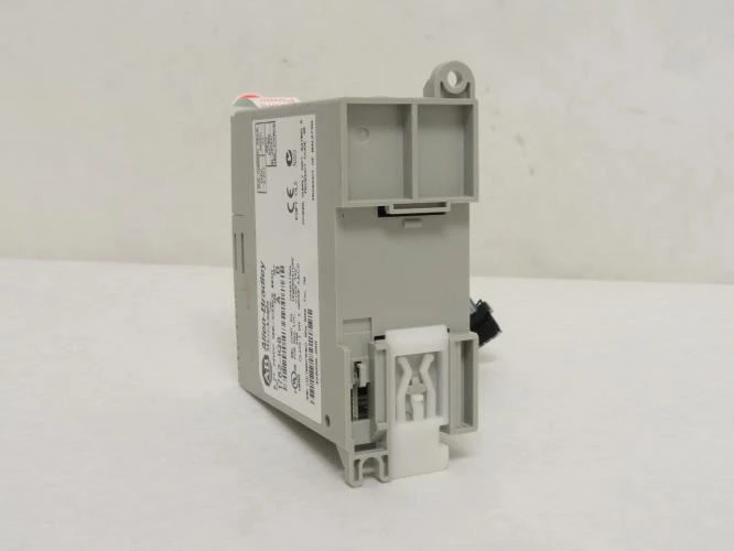Allen-Bradley 1762-IQ8; Input Module; 24VDC; NO DOOR