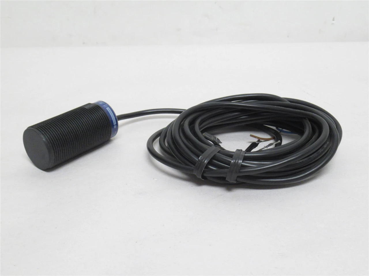 Telemecanique XS3P30MB230L1; Prox Sensor; 240VAC; No Nuts