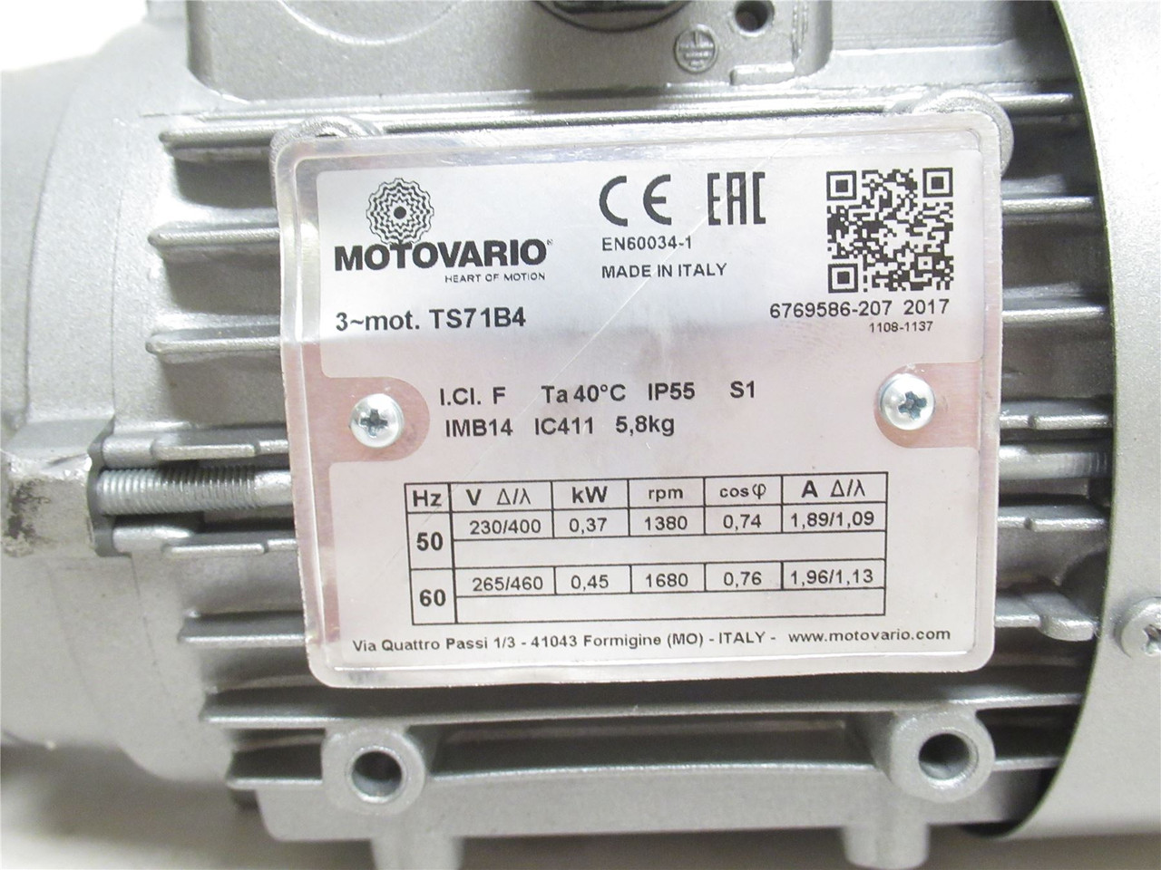 Motovario 6738349-100; AC Gearmotor 15:1 Ratio; 460V; 0.45kW