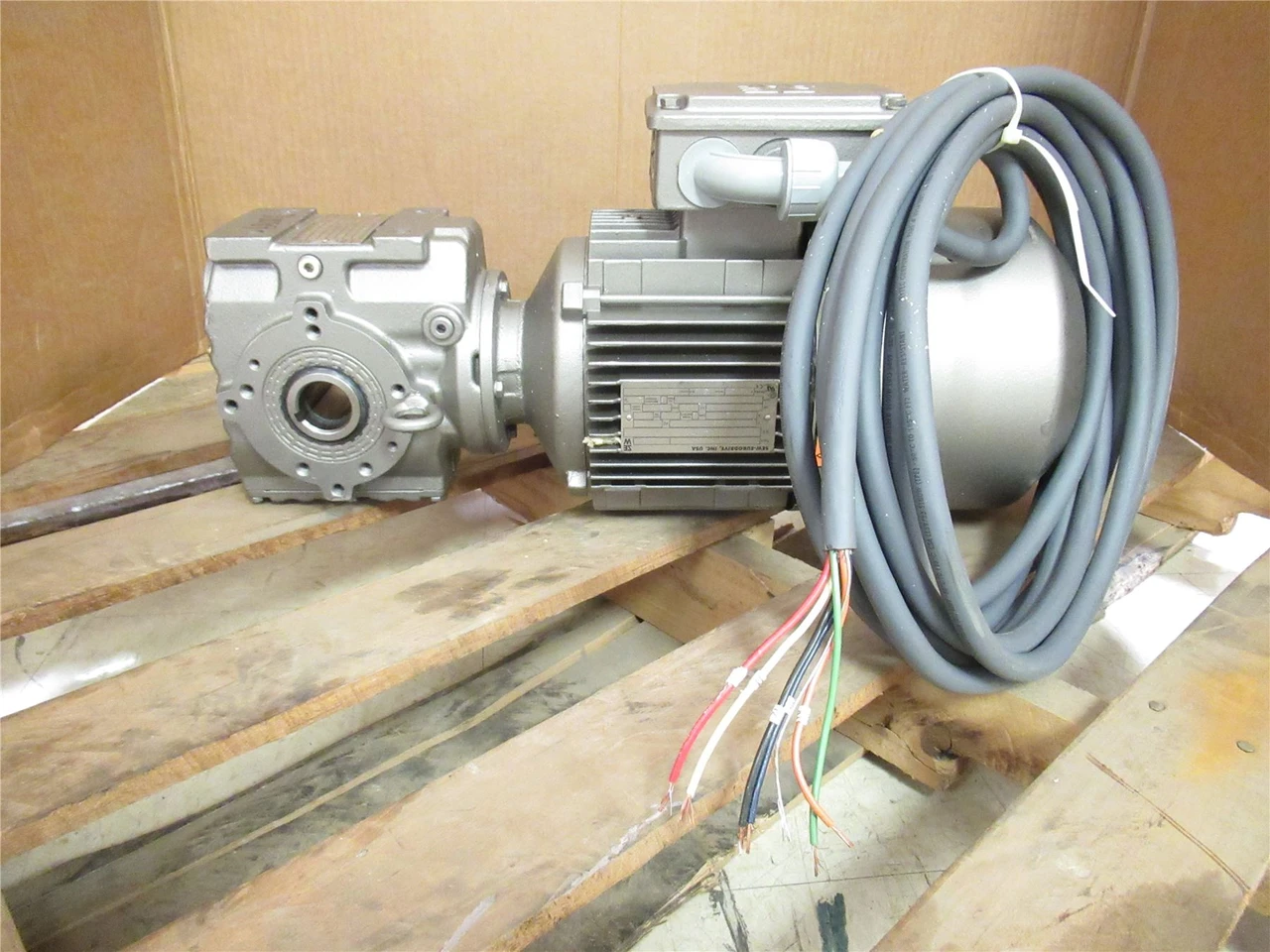 SEW DFT90L4BMC2HRU; AC Gearmotor; 8.64:1 Ratio; 2HP; 200/346V