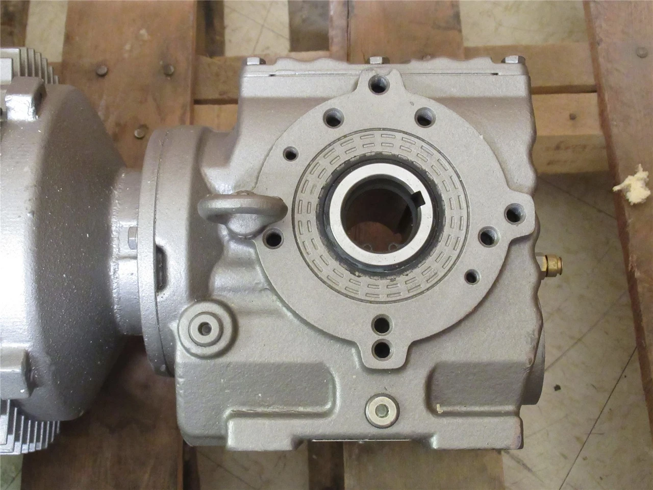 SEW DFT90L4BMC2HRU; AC Gearmotor; 8.64:1 Ratio; 2HP; 200/346V