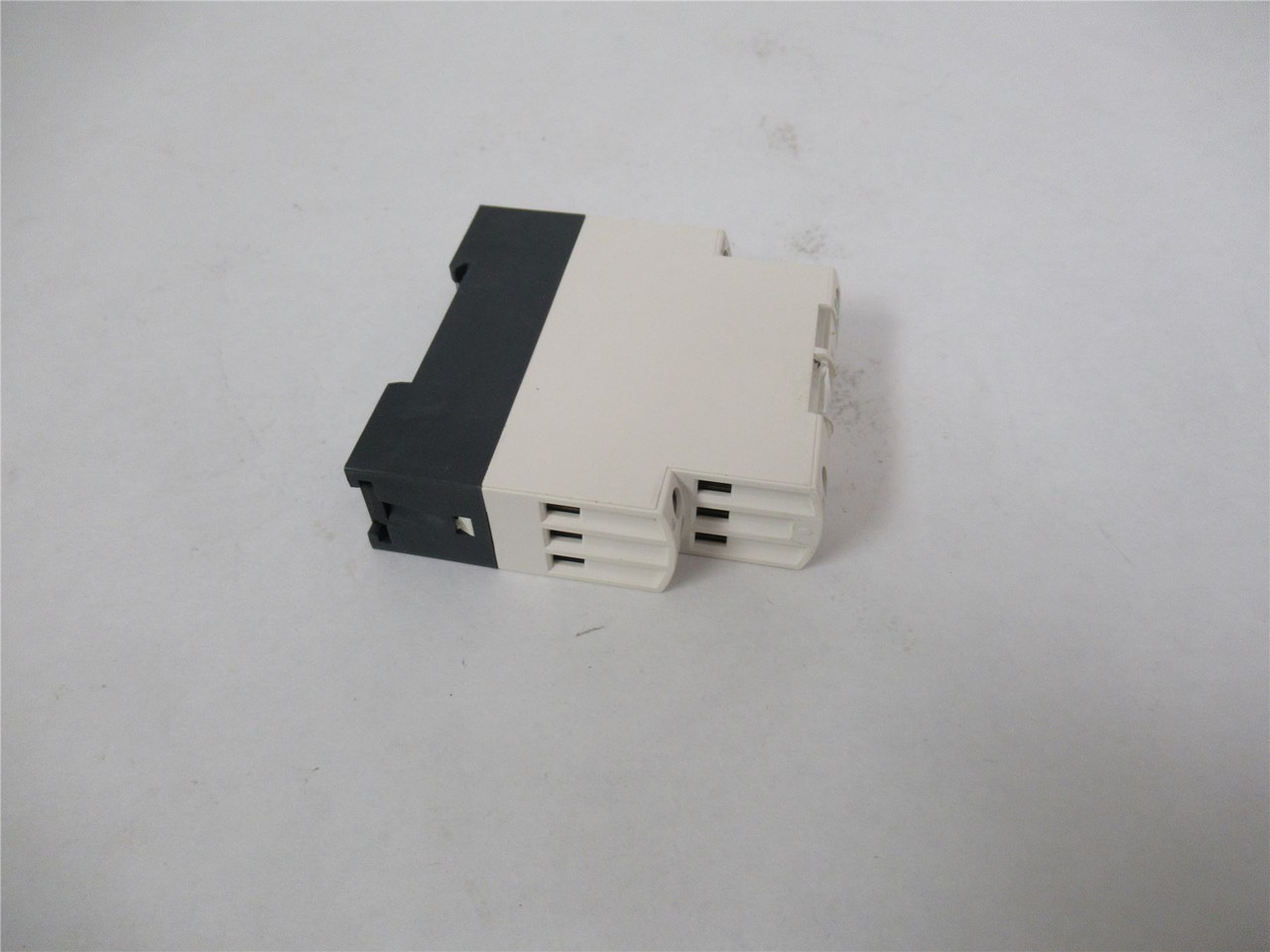 Schneider RE7CV11BU; Timer Relay Flashing110-240VAC 24VAC/DC