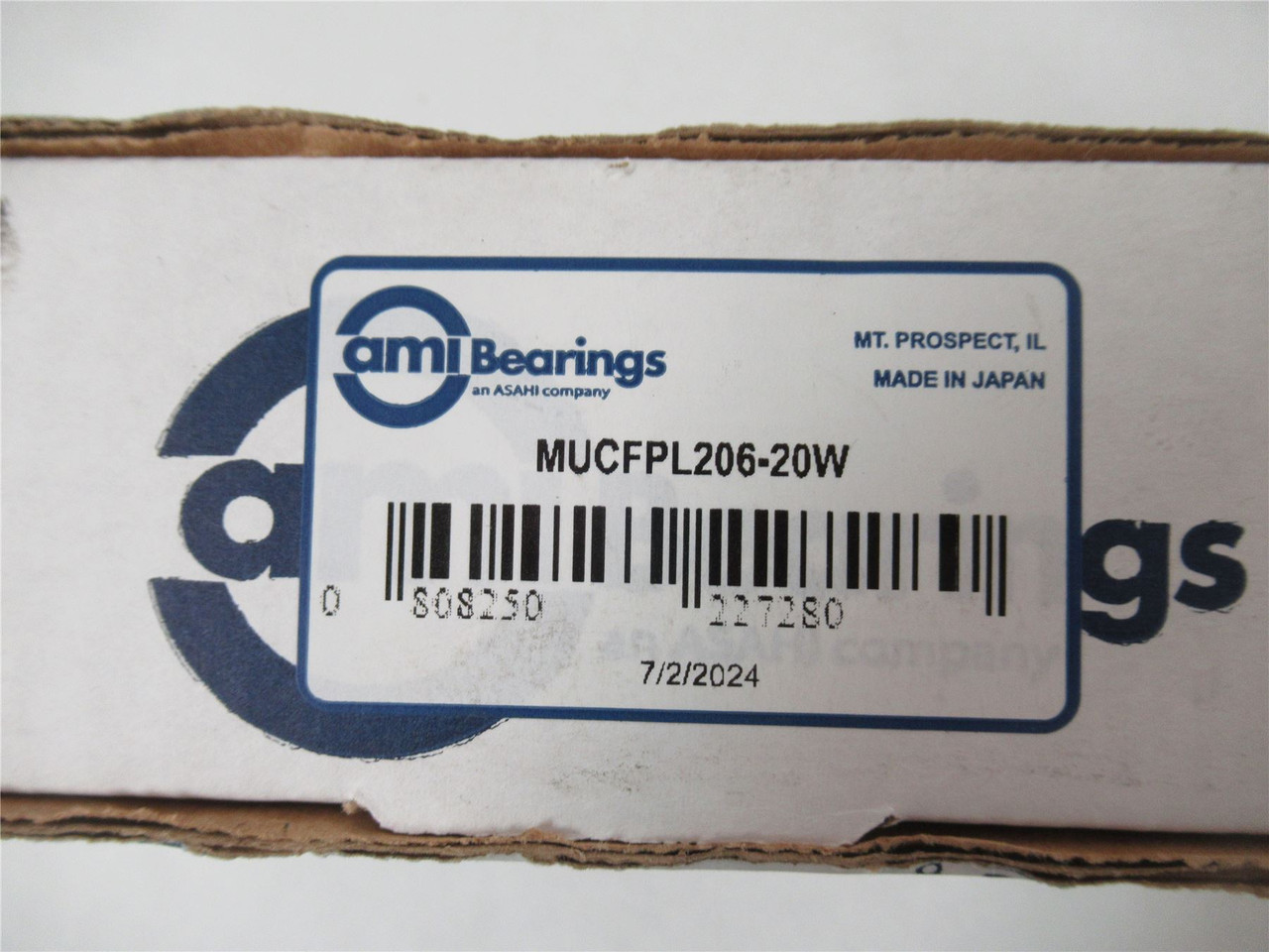 AMI MUCFPL206-20W; Flange Mount 1.25" ID 4 Bold Thermoplastic