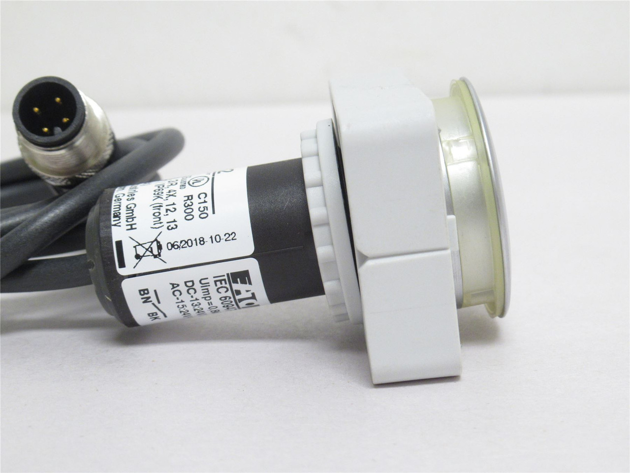 Eaton C30C-FD-G-K10-P62; Momentary Push-Button Green; SPST-NO