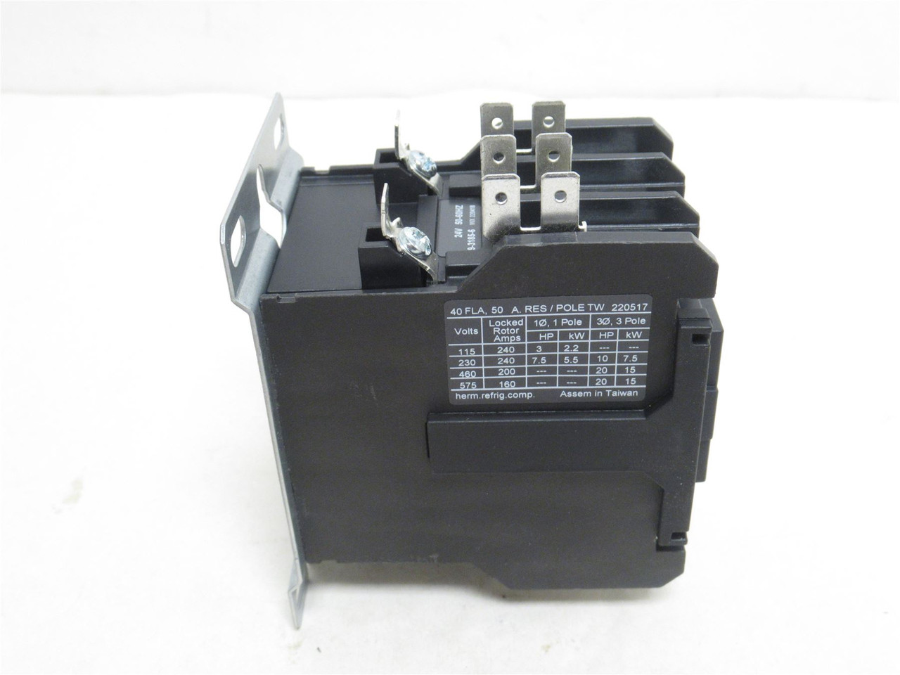 Eaton C25DNJ340T; Contactor 40A; 3P; 600VAC; Coil: 24VAC
