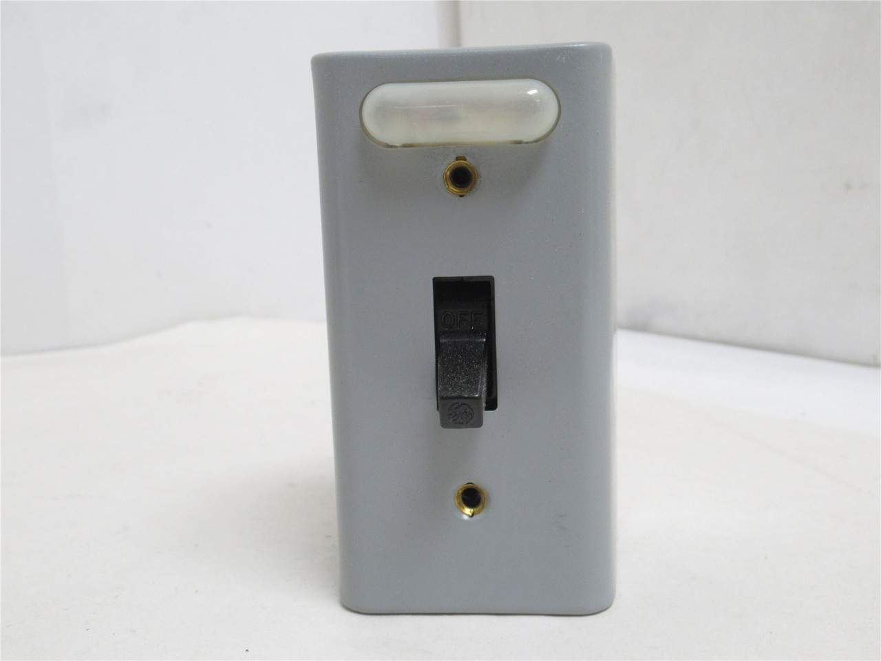 GE CR101Y11; Manual Motor Starter 16A; 1P; 120/240VAC; 1HP