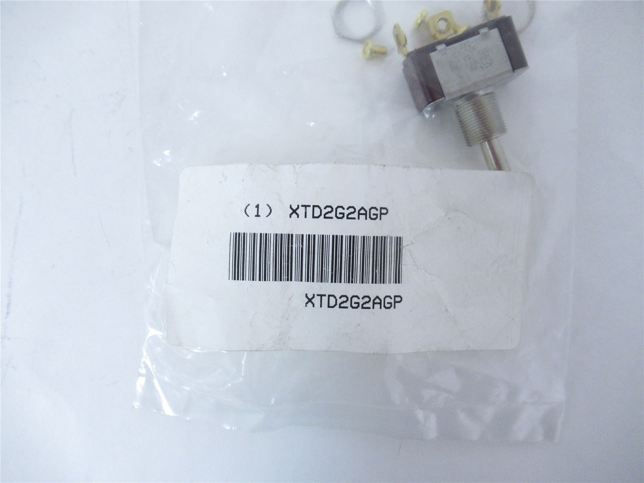 Eaton XTD2G2AGP; Toggle Switch - On/Off momentary; 28 VDC