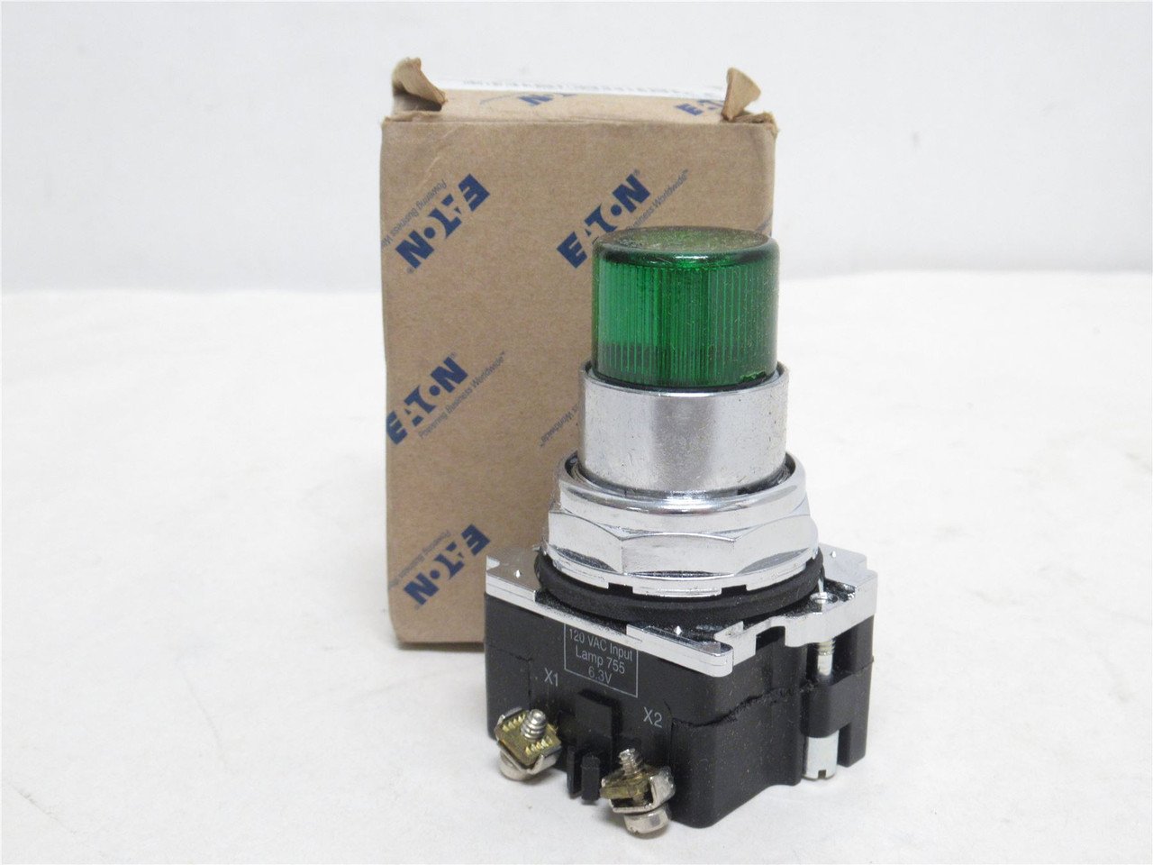 Eaton 10250T411C22; Heavy-Duty Push-Button; Green; 120VAC