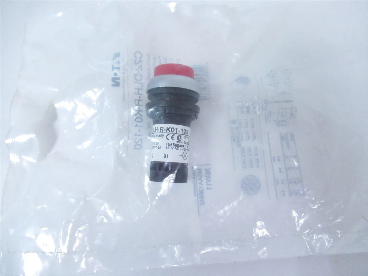 Eaton C22-DLH-R-K01-120; Puttbutton-Illuminated;Extended Red
