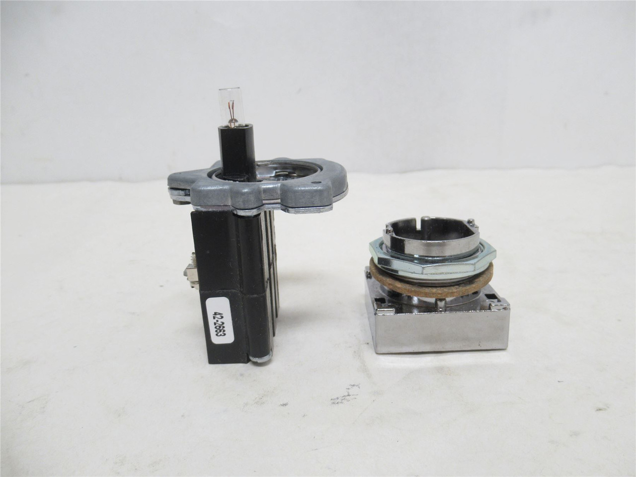 Eaton E30DA; Single Button Operator; Illuminated; 120VAC