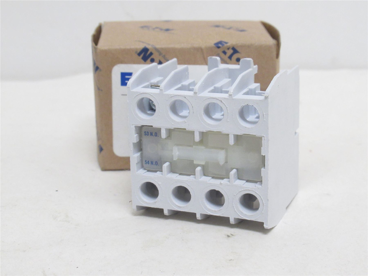 Eaton C320KGT1; Top Mount Aux Contact; 1-NO; 1.5A; 660V