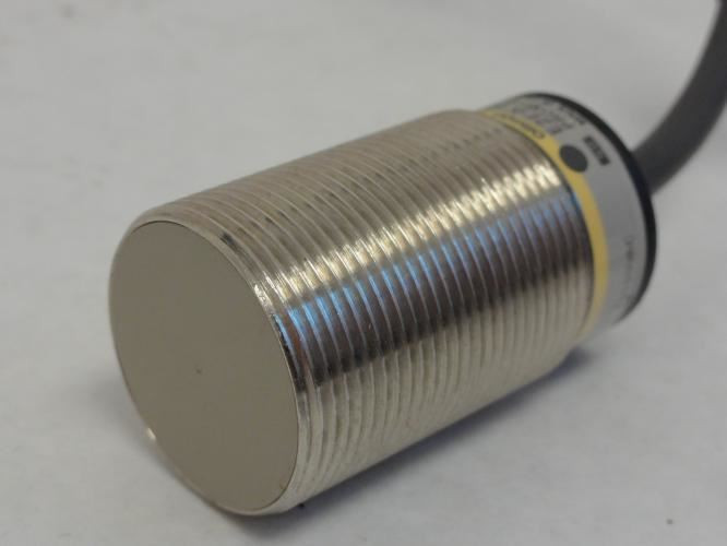 Omron E2E-X10Y1-53US; Proximity Switch 30mm Diameter; 2m L