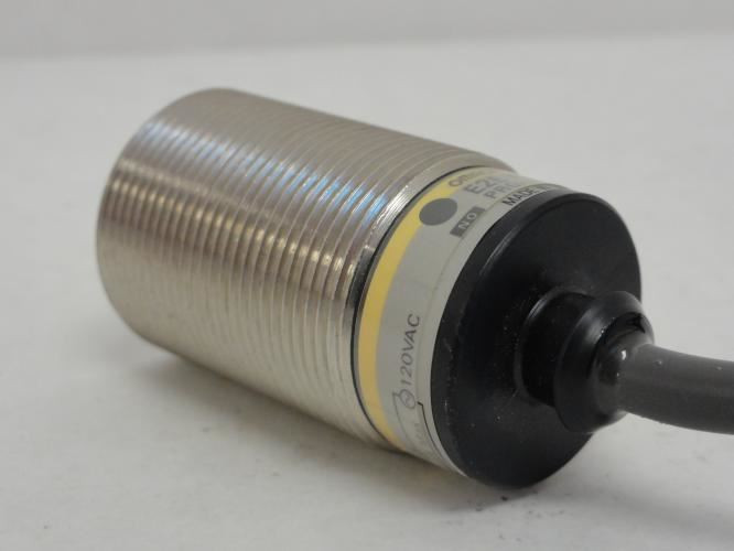 Omron E2E-X10Y1-53US; Proximity Switch 30mm Diameter; 2m L