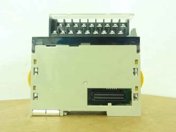 Omron CJ1W-INT01; Input Unit; 16-Point; 24VDC; NPN/PNP
