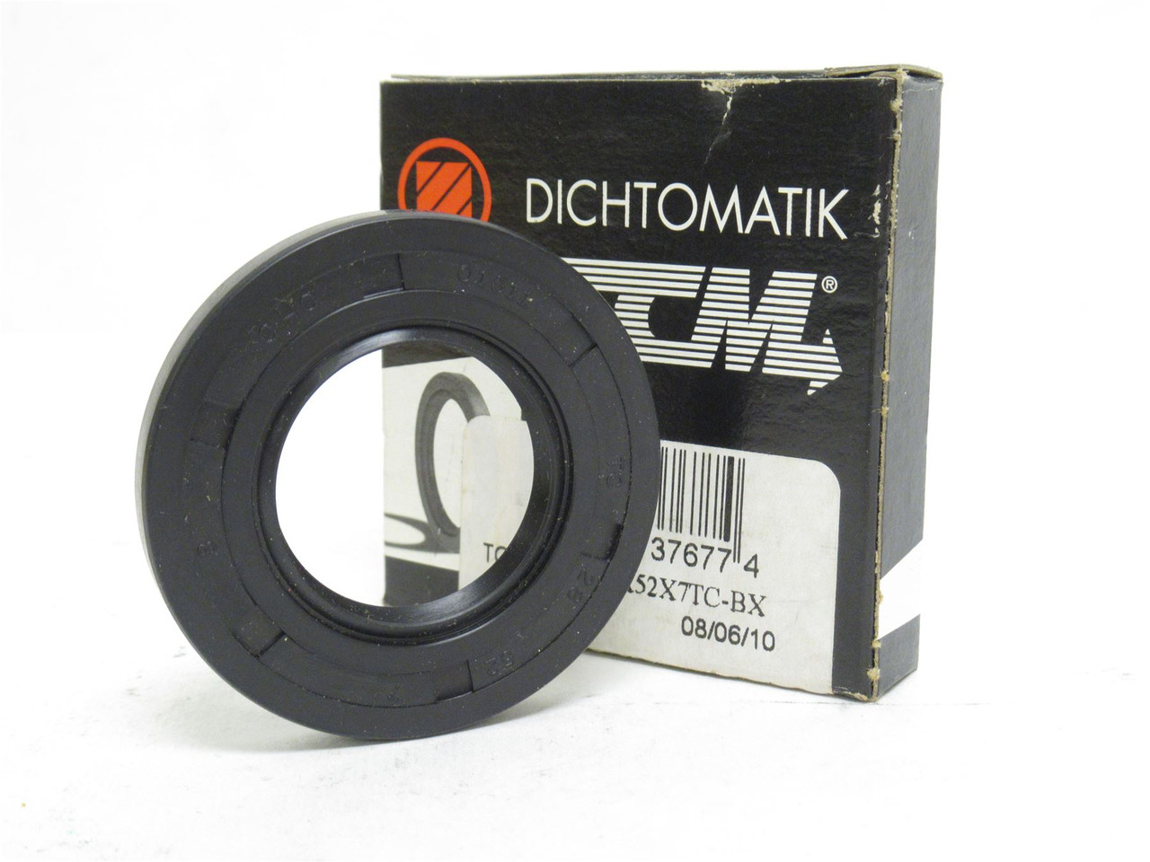Dichtomatik 28X52X7TC; Oil Seal 28mmID x 52mmOD x 7mm Wide