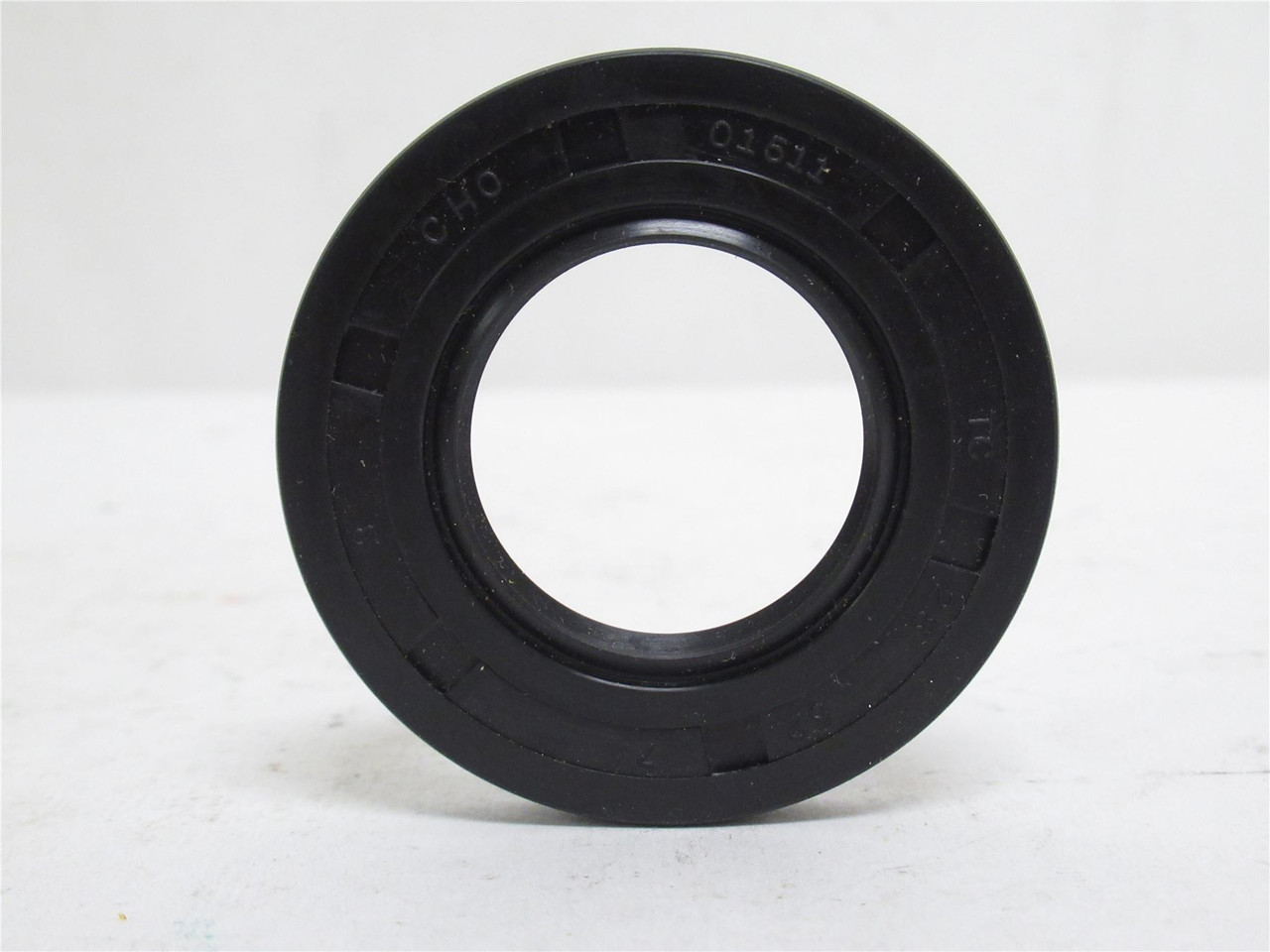 Dichtomatik 28X52X7TC; Oil Seal 28mmID x 52mmOD x 7mm Wide