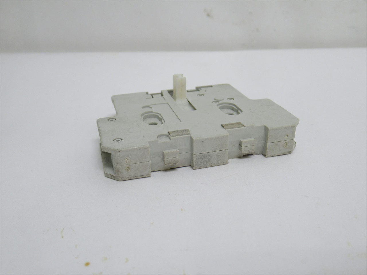 Siemens 3TY7561-1A; Aux Contact Block; 1-NO;1-NC; Left Side Mount