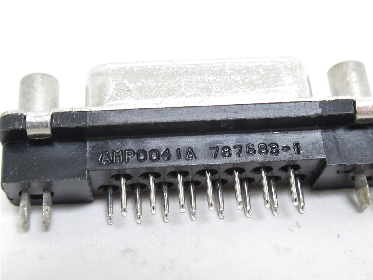 Amp 787683-1; Lot-6; D-Sub Standard Connectors; 15-Pin