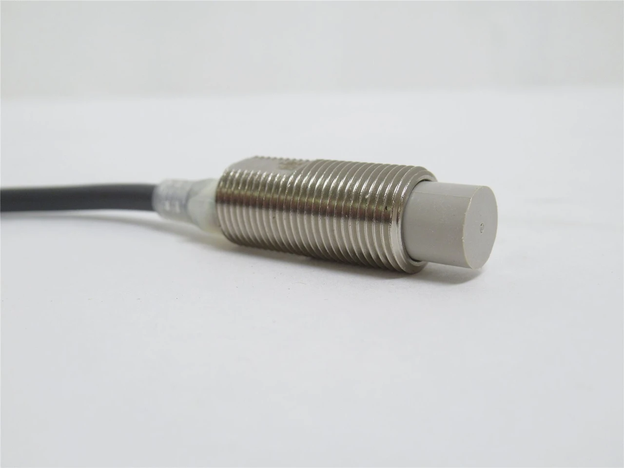 Omron E2E-X5ME1; Prox Sensor; 12-24VDC; Detect Distance; 5mm
