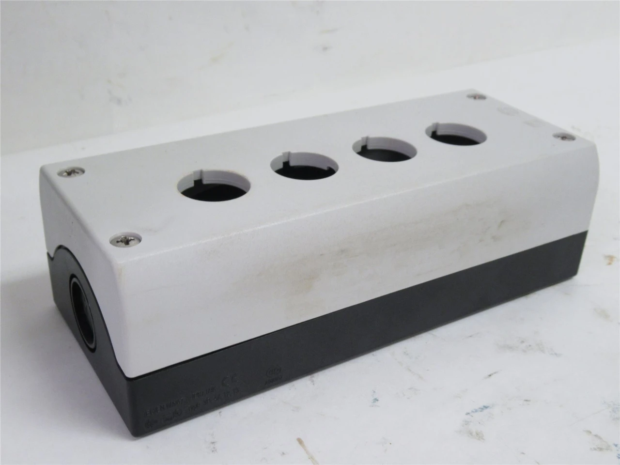 Moeller M22-I4; Pushbutton Enclosure; 4-Way; Grey RAL7035