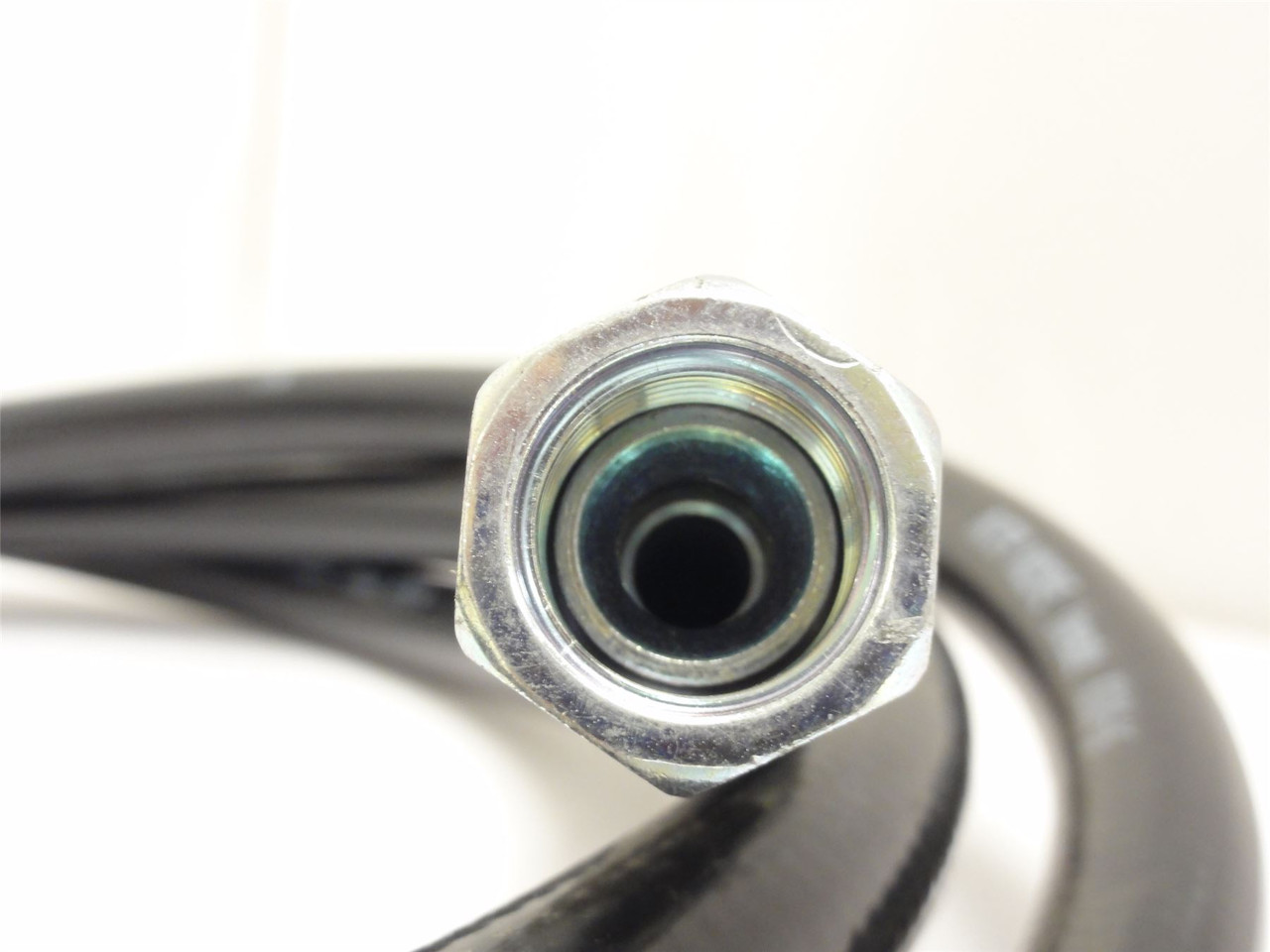 Cat Trucks 9044305900; Lift-Truck Side Shift Hose; 3/8 JIC