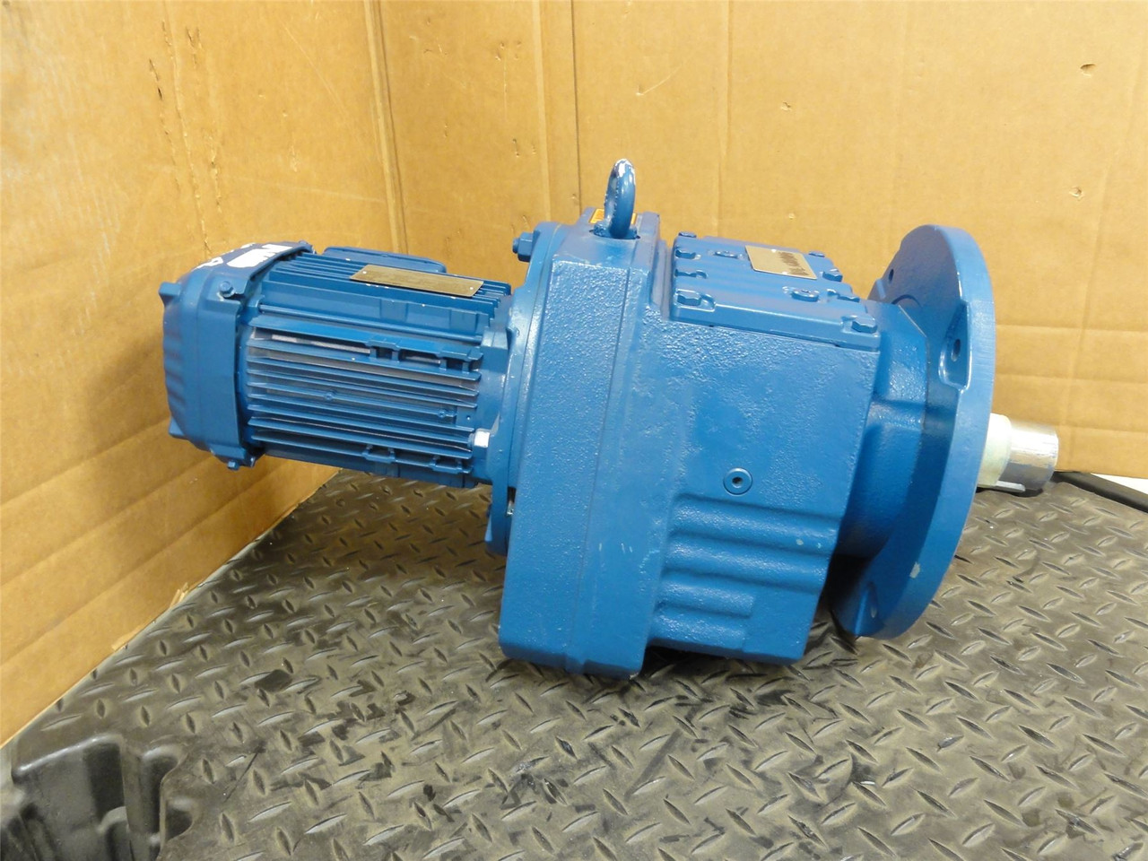 SEW RF87DRN80M4; AC Gear Motor; 246.54:1 Ratio; 1HP; 380-400V