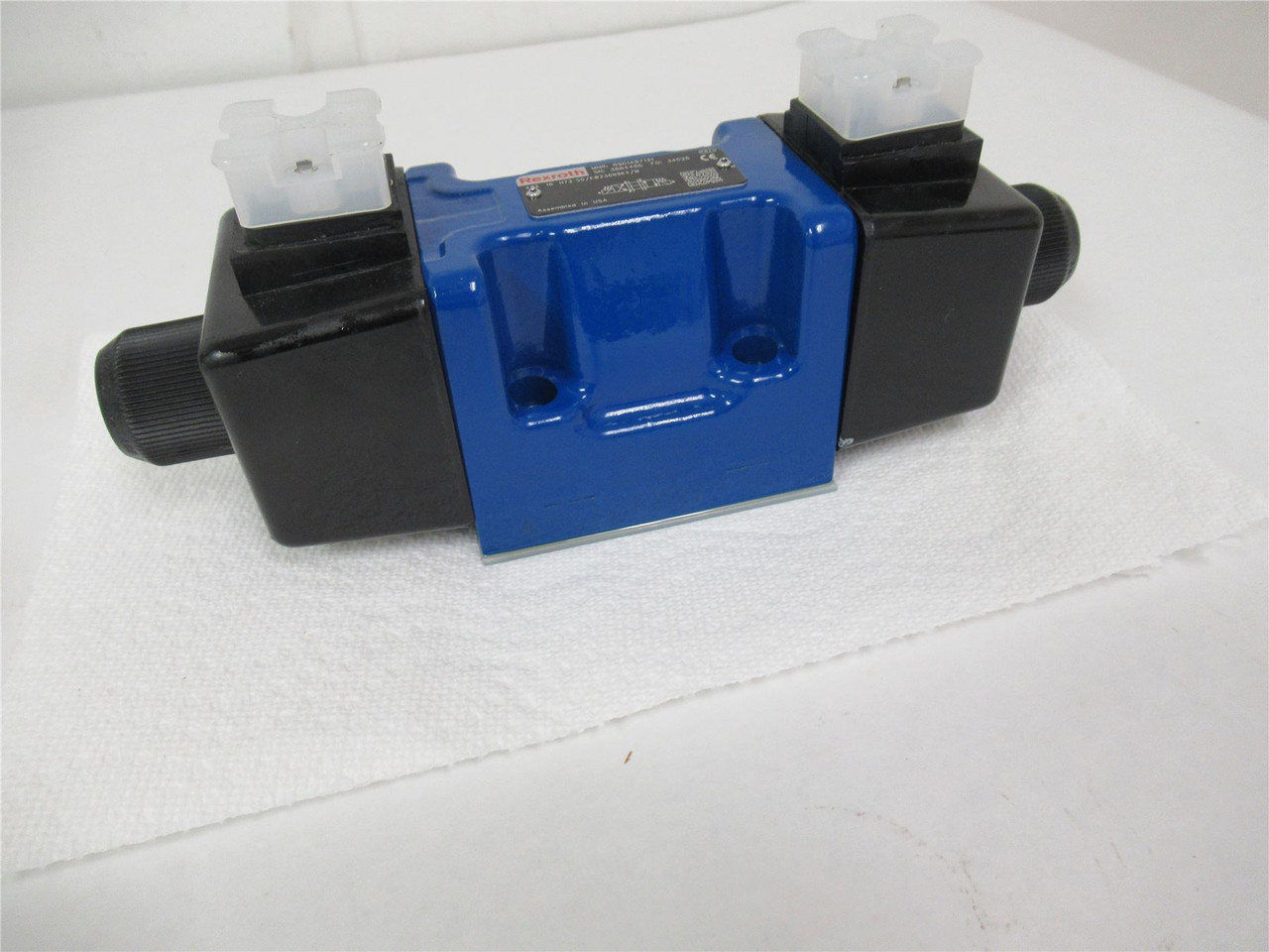 Rexroth R901487131; HydraulicSolenoid Valve DirectActingDble