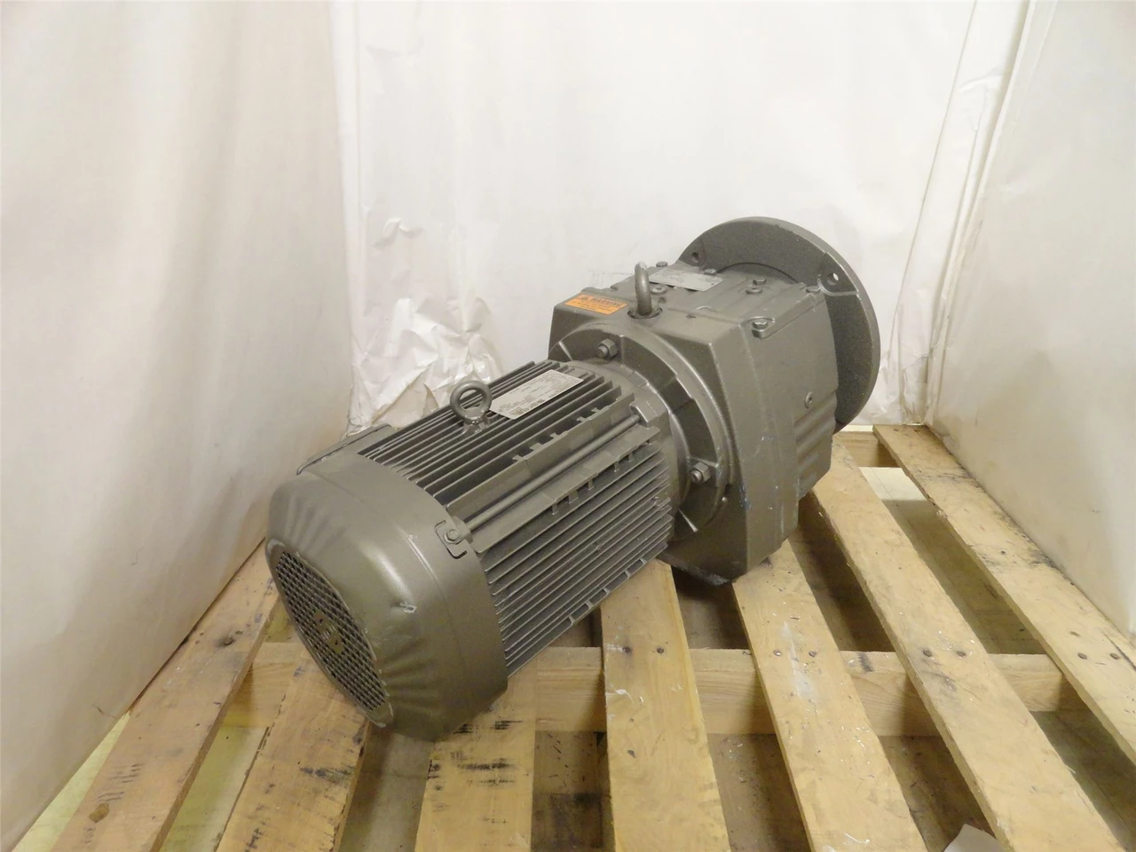 SEW RF87DRN112M4; AC Gearmotor 60.3:1 Ratio; 5-1/4HP; 230/460V