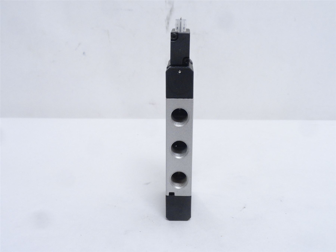 Festo CPE14-M1BH-5L-1/8; Solenoid Valve 196941; 0.3-0.8MPA