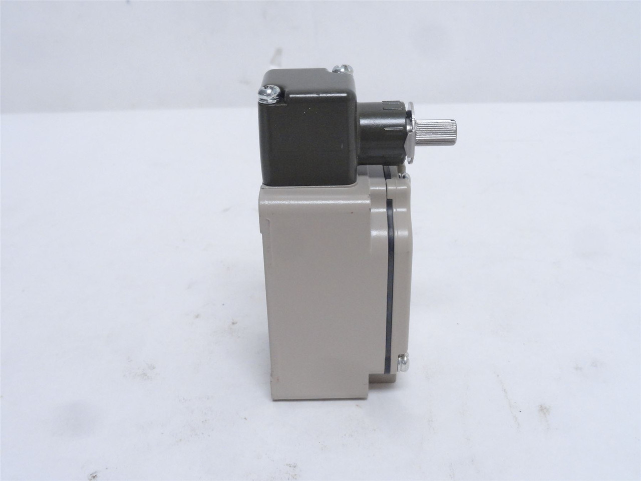 Omron WLRCA2-N; Limit Switch; 2A 250VAC (Missing Lever)