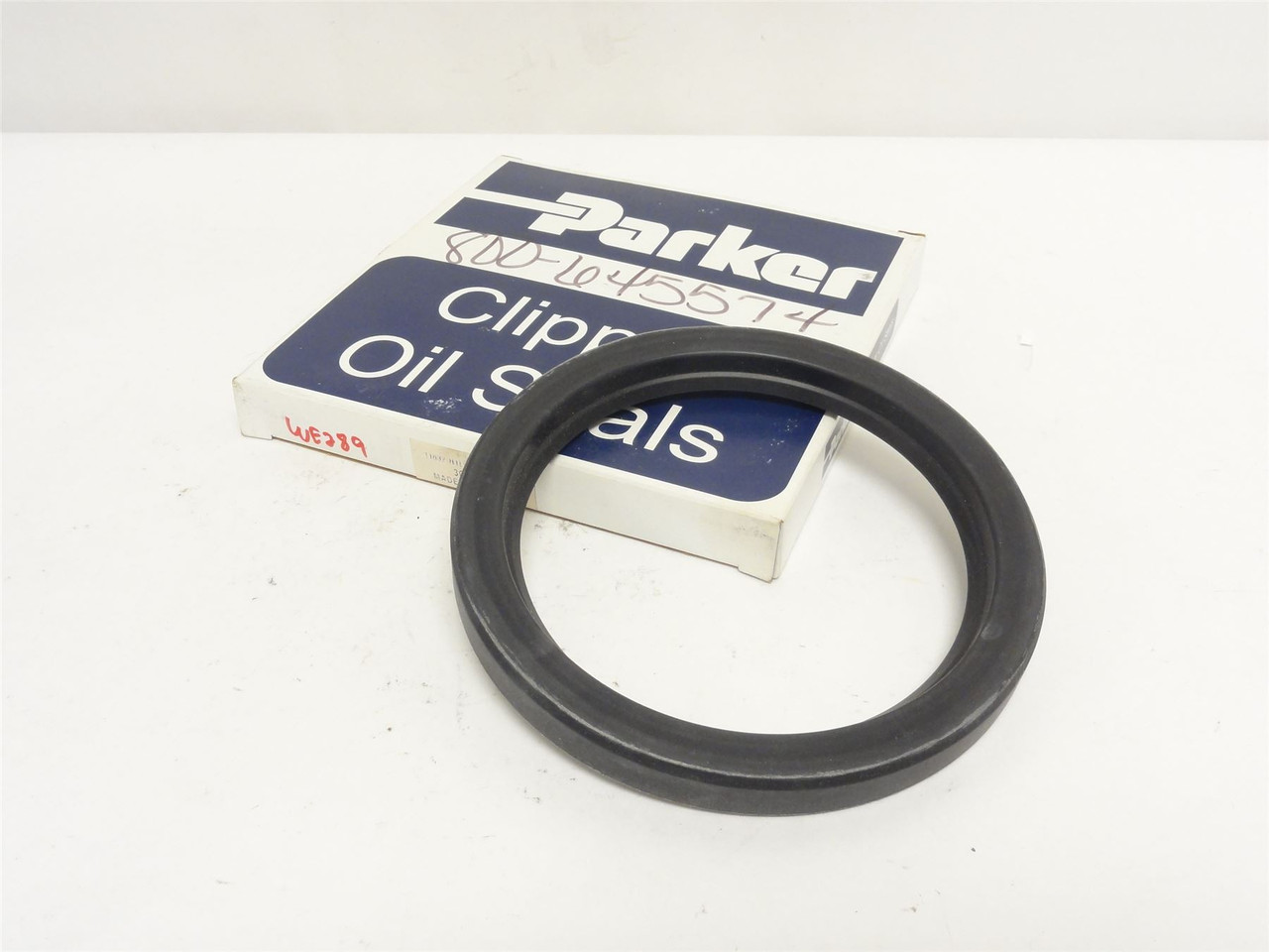 Parker  11832 H1L5; Oil Seal 4-1/2"ID x 5-5/8"OD x 9/16" Wide